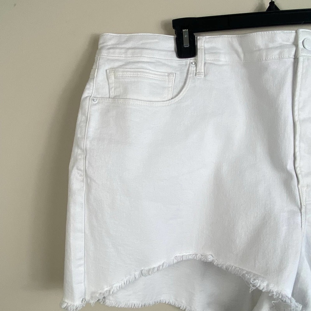 Good American women size 22 denim shorts Boombshell white raw hem 90s NWT cheek - Picture 2 of 7